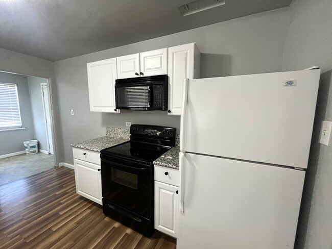 Foto del edificio - Stylish 2-Bedroom Home with Modern Upgrades!