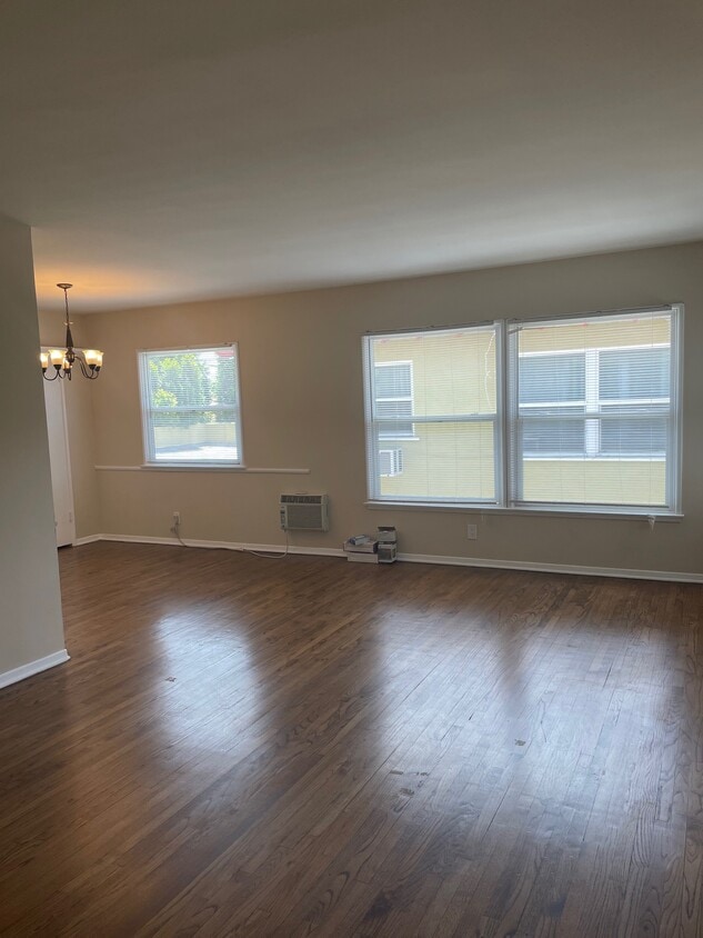 Foto principal - 5662 Whitsett Ave