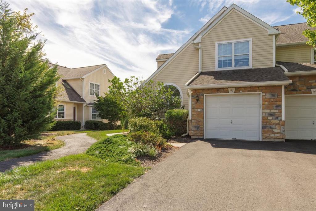 Primary Photo - 146 Canterbury Ln