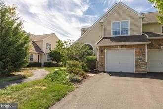 Building Photo - 146 Canterbury Ln