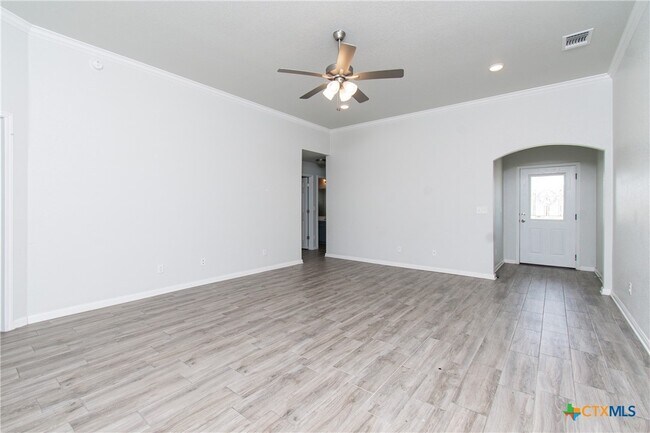 Foto del edificio - 6910 Catherine Dr