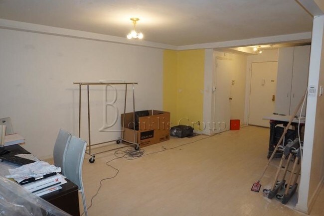 Foto del edificio - 6902 Ditmars Blvd