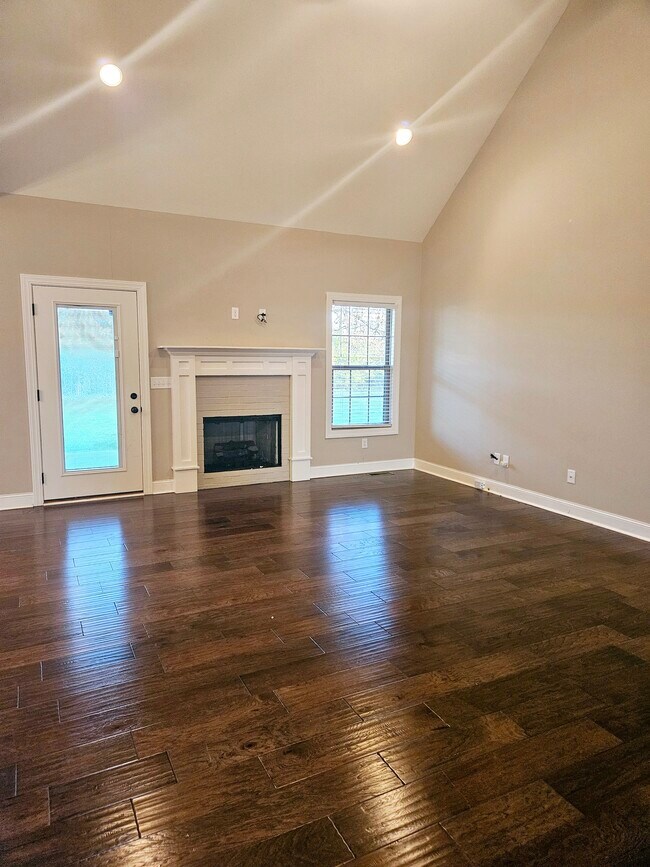 Foto del edificio - 433 Adalynn Cir