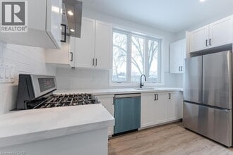 Building Photo - 20 W 3rd St