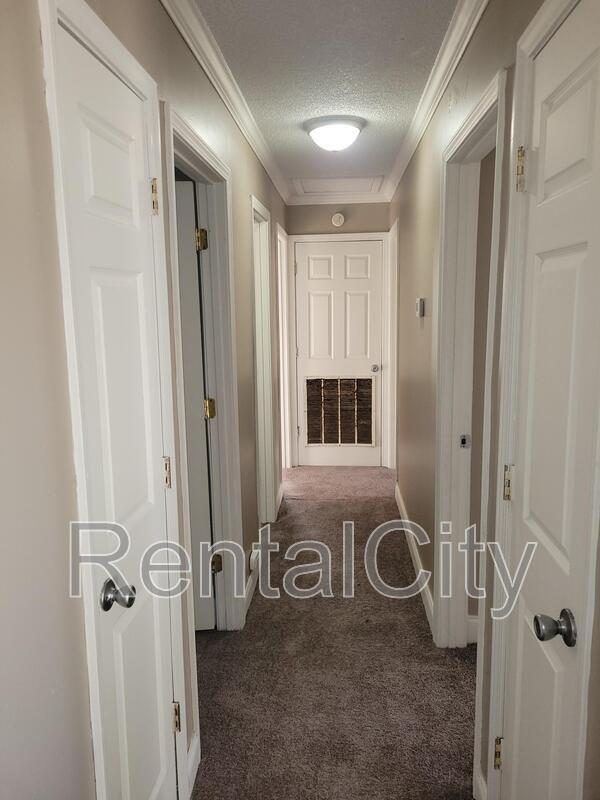Building Photo - 2162 Meadowview Dr