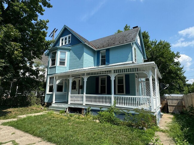 Building Photo - Beautifully Renovated 3 Bedroom Home in York