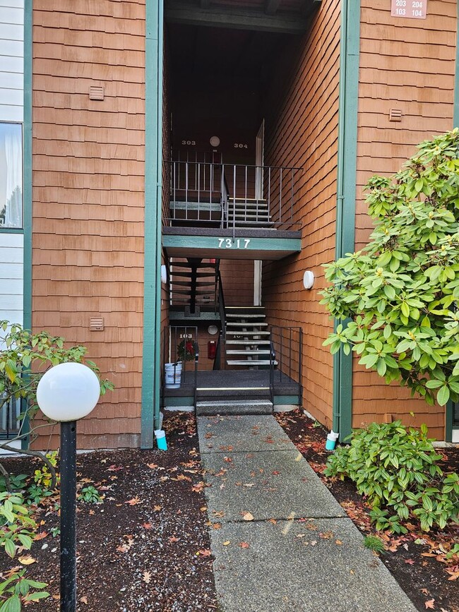 Building Photo - Amenity PACKED Condo for Rent in Tacoma!