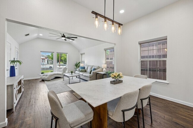 Foto del edificio - 630 W Neely St
