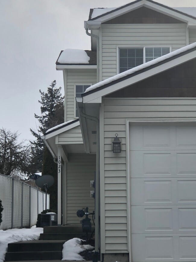 Front of Unit - 1023 S Evergreen Rd