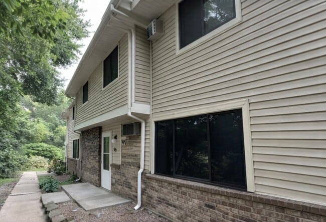 Building Photo - Updated 2BR/1BA Waconia Townhome Available Now!