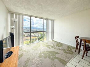 Building Photo - 2211 Ala Wai Blvd