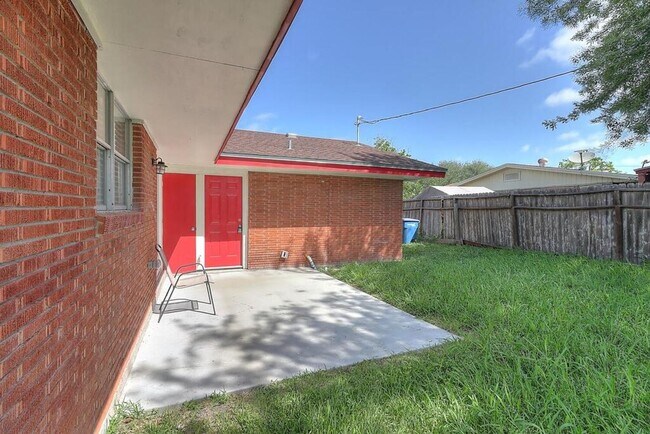 Foto del edificio - 1106 Bradshaw Dr