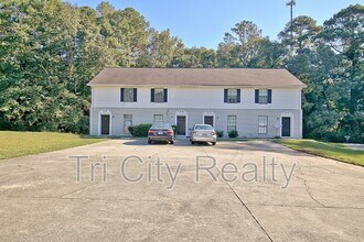 Building Photo - 220 Meadowbrook Ct
