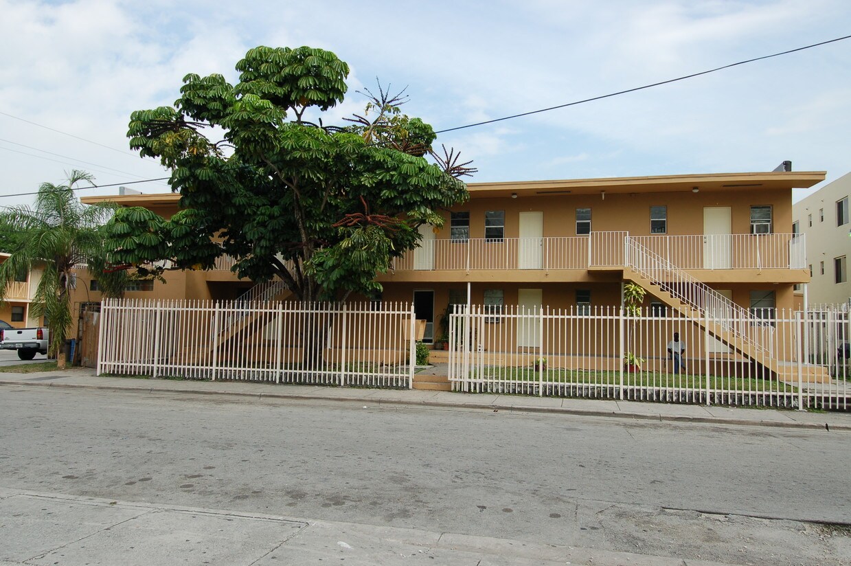 Foto del edificio - Bahia Apartments