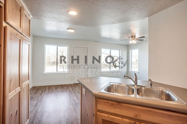 Photo - 834 Lennox St Townhome