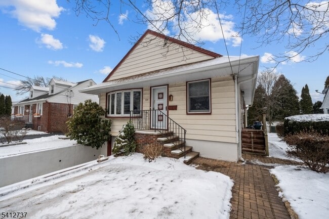 Building Photo - 784 Cherry St