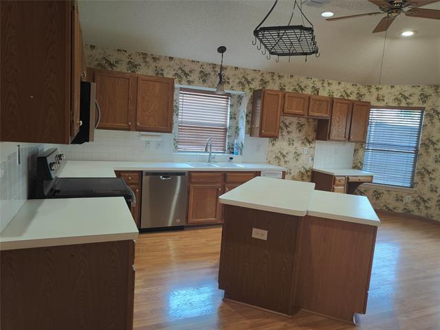 Foto del edificio - 9909 Belfort Dr