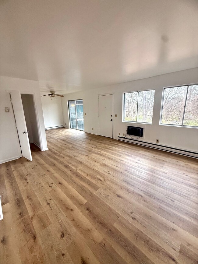 Building Photo - 550 Harding Pl