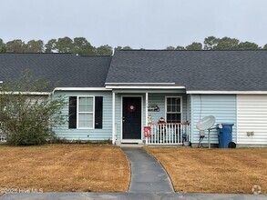 Building Photo - 723 Pinewood Dr