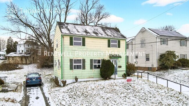 Foto del edificio - 556 Thompson Ave