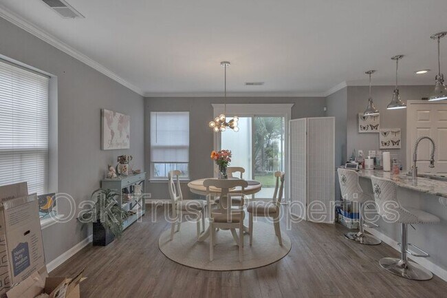 Building Photo - 9041 Maple Grove Dr