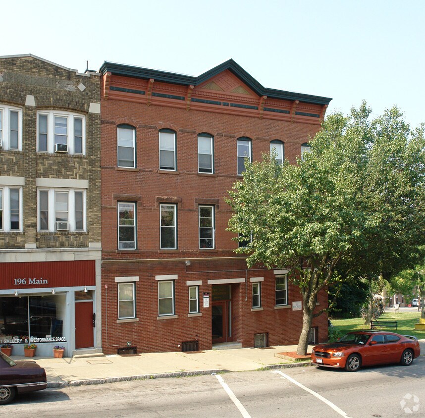 Building Photo - 192-194 Main St