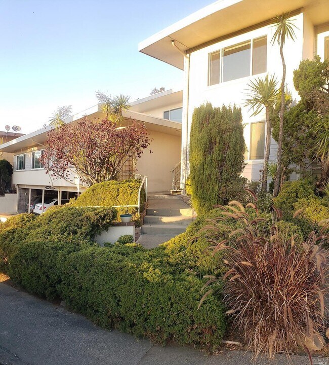 Building Photo - 71 Roque Moraes Dr