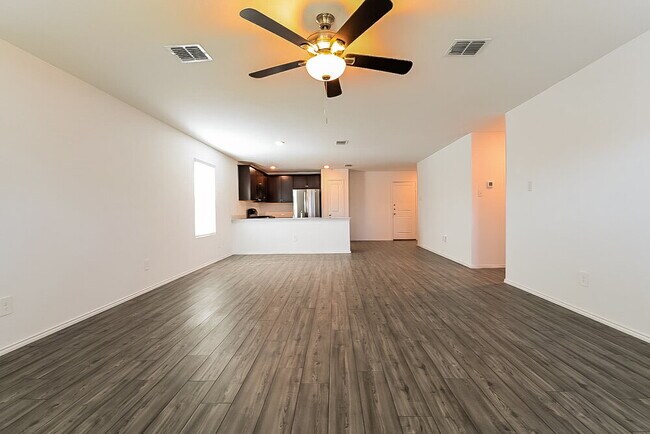 Foto del edificio - 1040 Crestview Dr