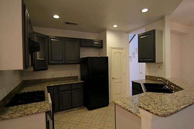 Building Photo - 520 Alcalde St