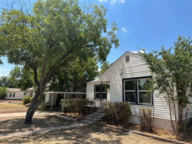 Building Photo - 310 College Dr
