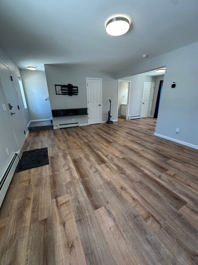 Building Photo - 1055 E Klatt Rd