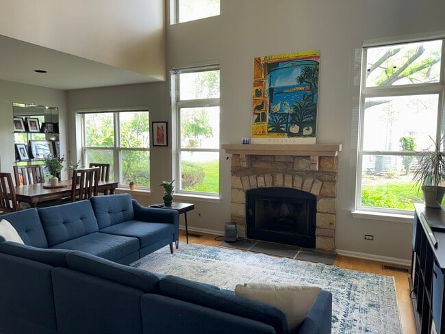 Building Photo - 1560 E Chivalry Ct