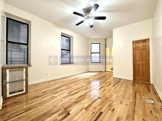 Building Photo - 3133 Broadway