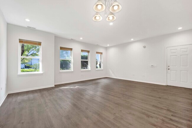 Foto del edificio - 948 W 15th Pl
