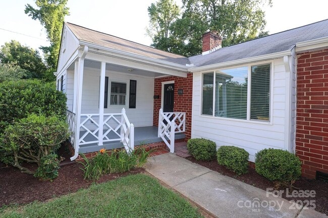 Building Photo - 5310 Buckingham Dr