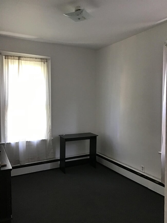Foto del edificio - 240 Linden Ave