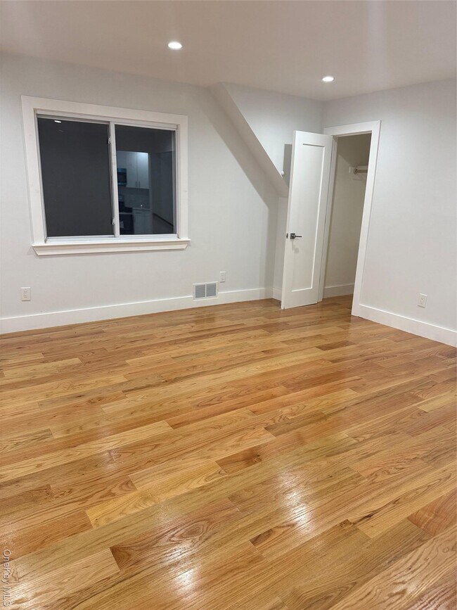 Building Photo - 120-60 200th St