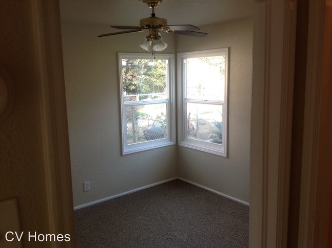 Building Photo - 2509 S Lotus Ave