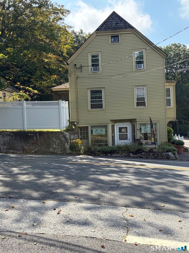 Building Photo - 323 Saybrook Rd