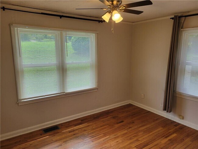 Building Photo - 3748 Clairmont Rd