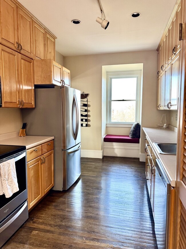 Building Photo - 4 Monument Sq