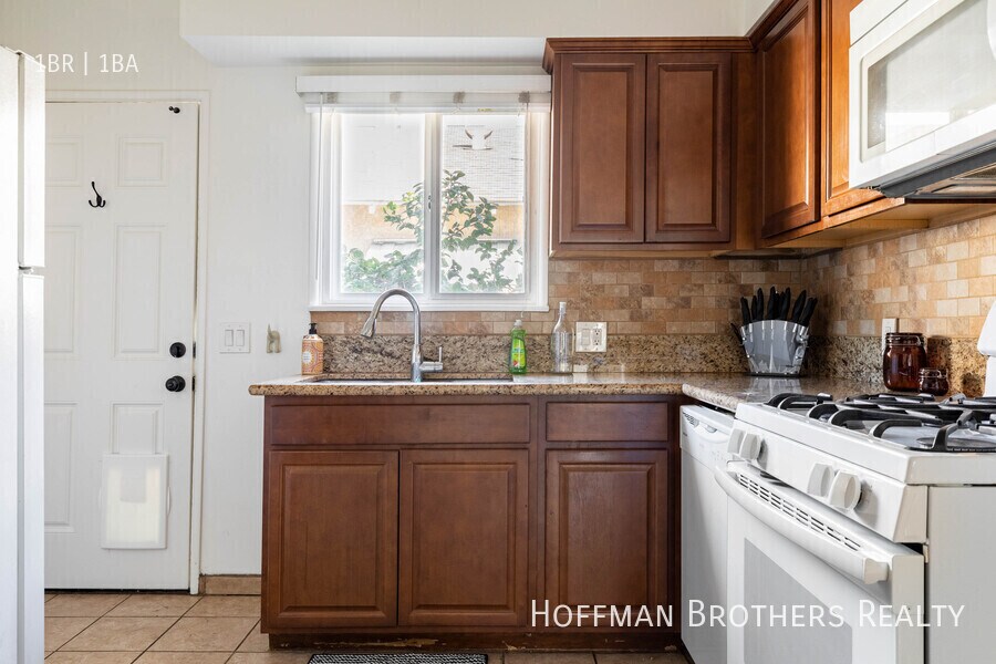 Foto principal - 12415 1/2 Chandler Blvd-A