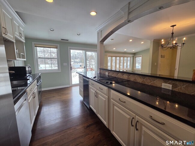 Foto del edificio - 51 Glendale Rd