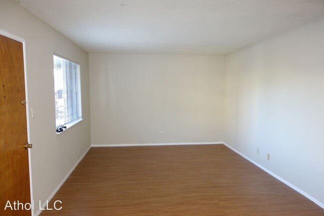 Building Photo - 1530 6th Ave