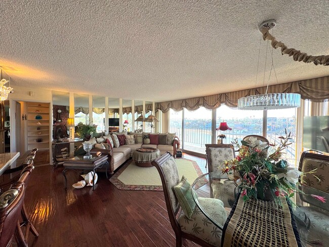 Foto del edificio - Waterfront Living in Naples - Furnished 2BD/2BA with Bay Views