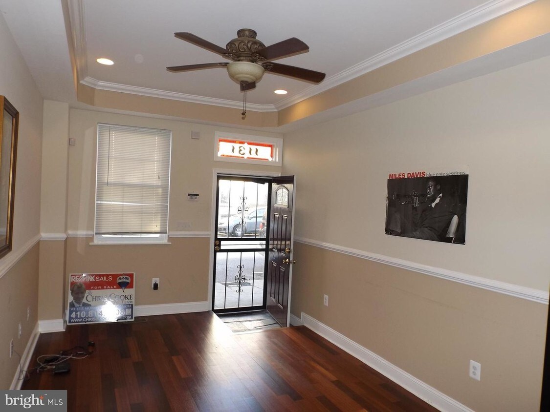 Foto principal - 1131 Washington Blvd