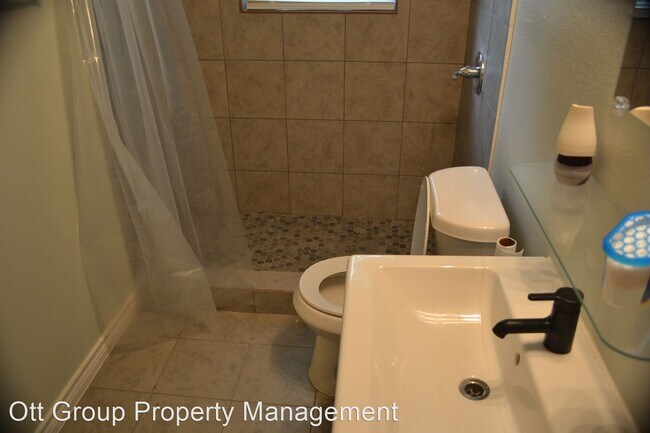 Building Photo - 1 br, 1 bath House - 428 E. Dean