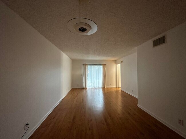Building Photo - 21904 Lake Forest Cir