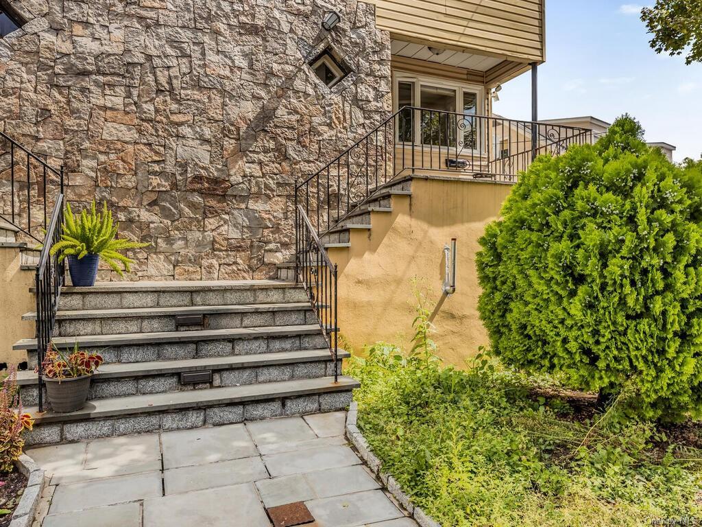 Primary Photo - 59 Raybrook Rd