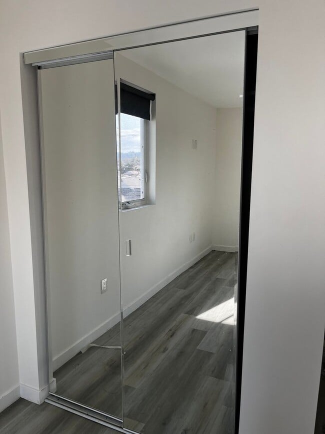 Foto del edificio - 1222 Alexandria Ave